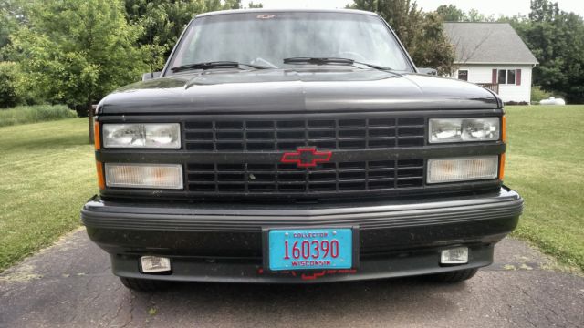 1990 Black Chevrolet Silverado 1500 Standard Cab Pickup