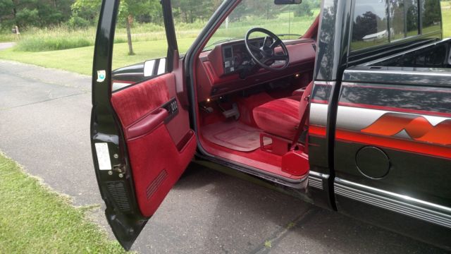 1990 Black Chevrolet Silverado 1500 Standard Cab Pickup