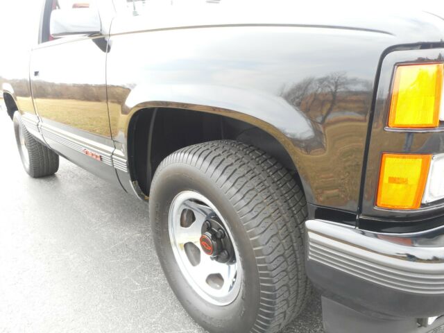 1990 Black Chevrolet C/K Pickup 1500 Standard Cab Pickup