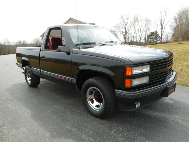 1990 Black Chevrolet C/K Pickup 1500 Standard Cab Pickup