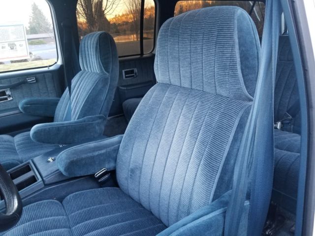 1990 Summit white smoke blue Chevrolet Suburban Suv