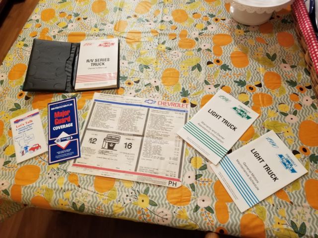 1990 Summit white smoke blue Chevrolet Suburban Suv