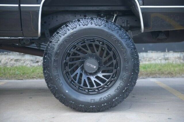 1990 Black Chevrolet Suburban SUV