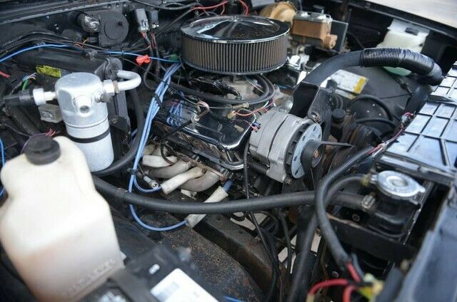 1990 Black Chevrolet Suburban SUV