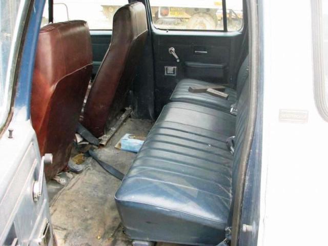 1990 White Chevrolet Suburban SUV