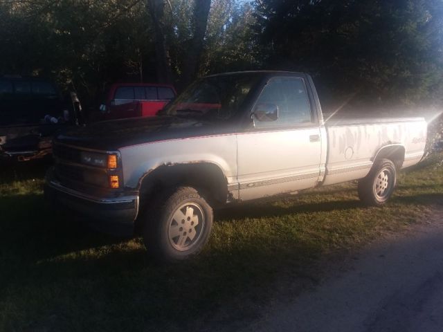 1990 Chevrolet C/K Pickup 1500 Standard Cab Pickup