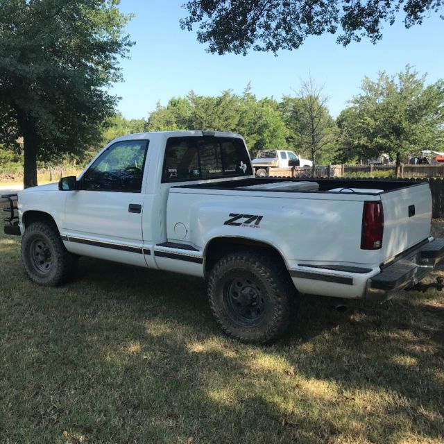 1900 White Chevrolet C/K Pickup 1500 Reg cab step side