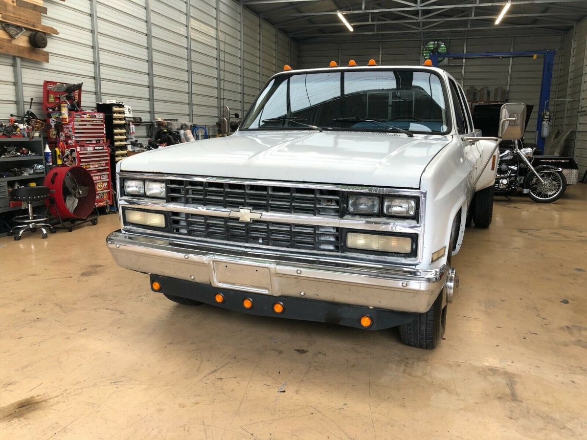 1990 White Chevrolet C/K Pickup 3500 Crew Cab Pickup