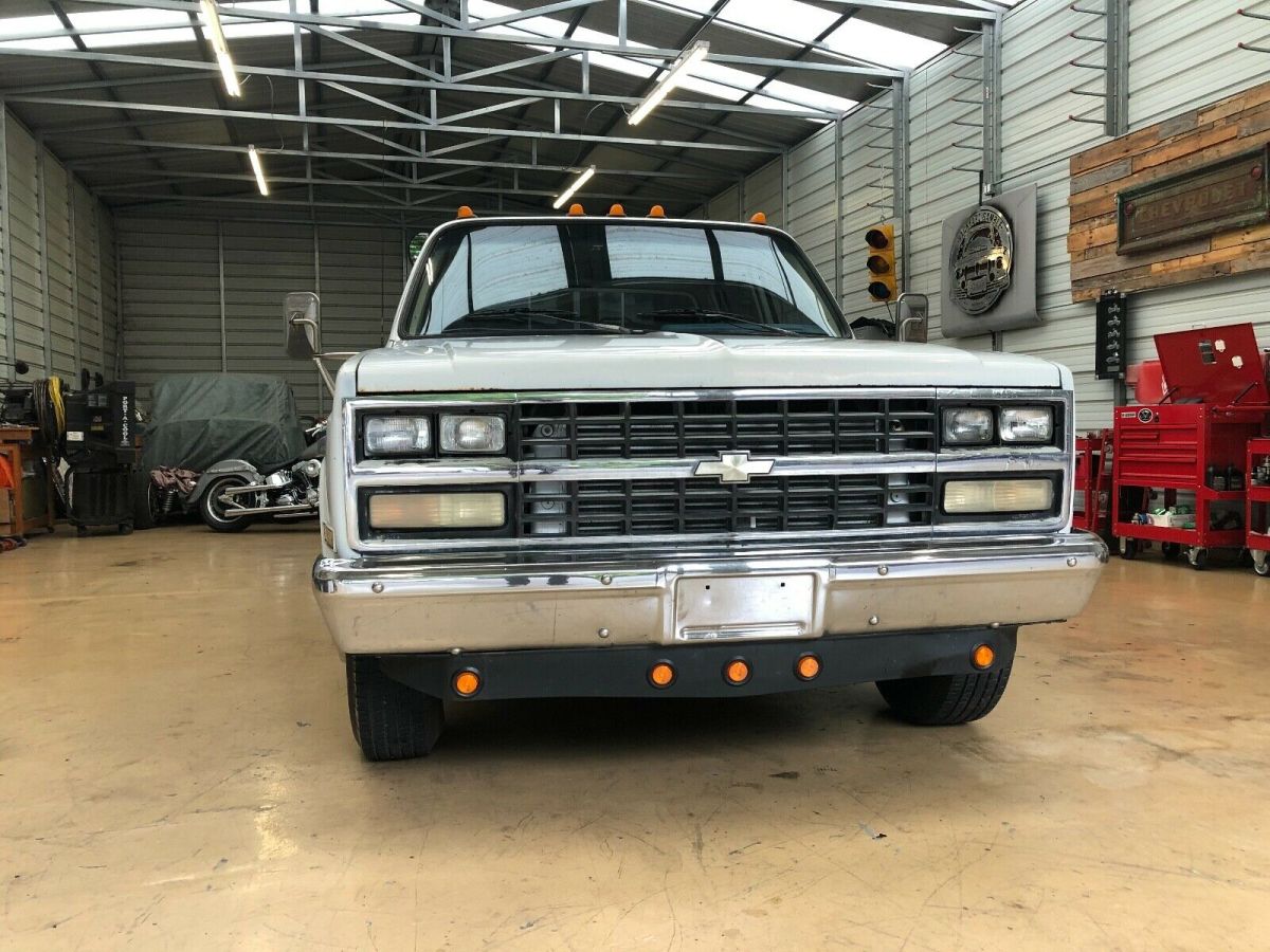 1990 White Chevrolet C/K Pickup 3500 Crew Cab Pickup