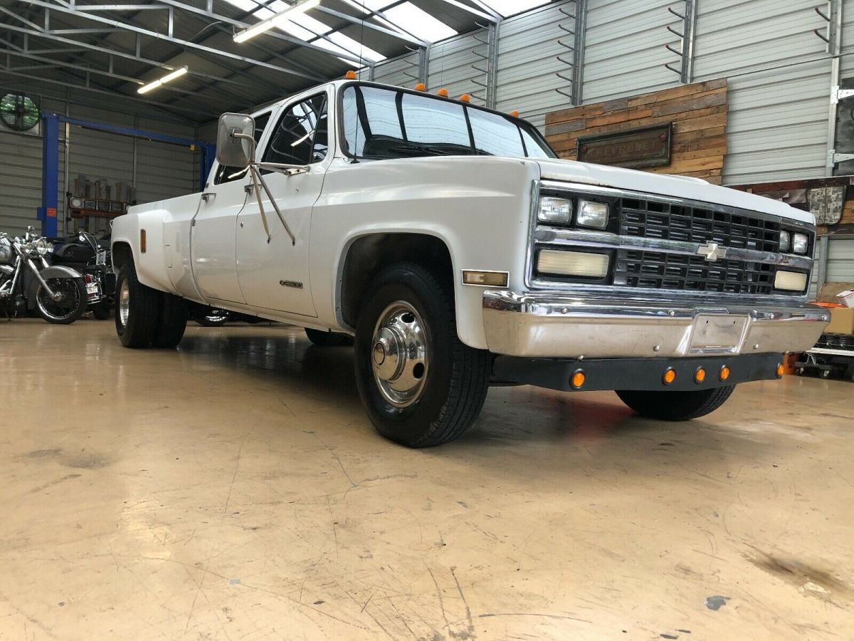 1990 White Chevrolet C/K Pickup 3500 Crew Cab Pickup