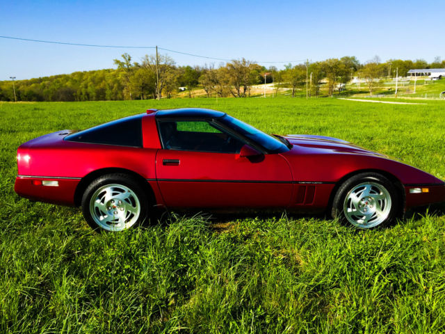 1990 Burgundy Chevrolet Corvette Coupe
