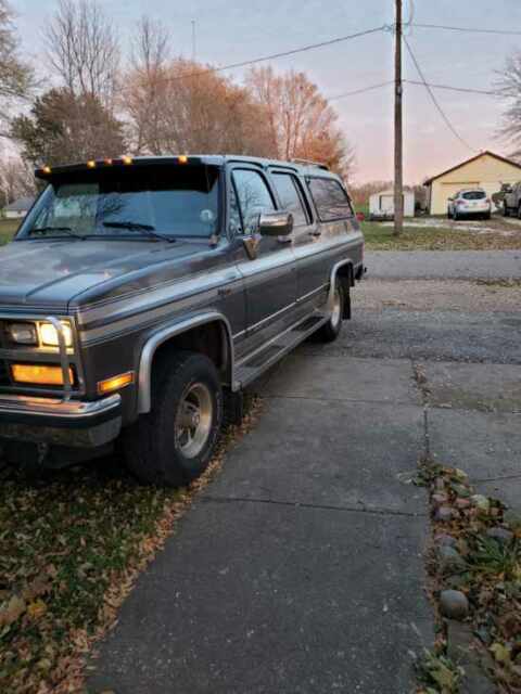 1990 Silver Chevrolet Suburban SUV