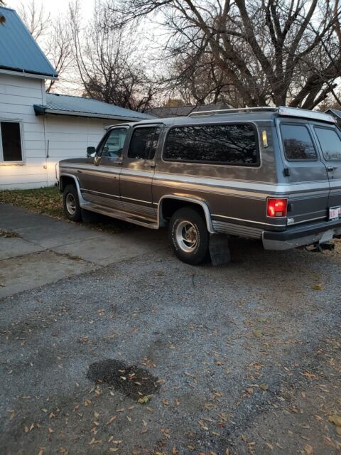 1990 Silver Chevrolet Suburban SUV