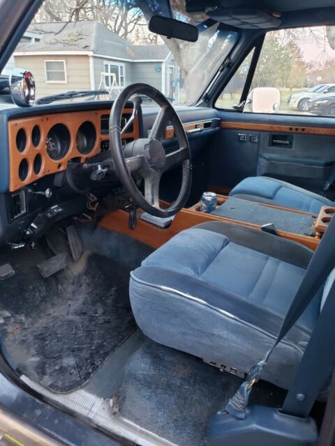 1990 Silver Chevrolet Suburban SUV