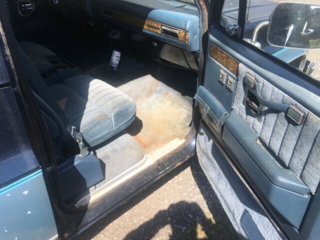 1990 Blue Chevrolet Suburban SUV