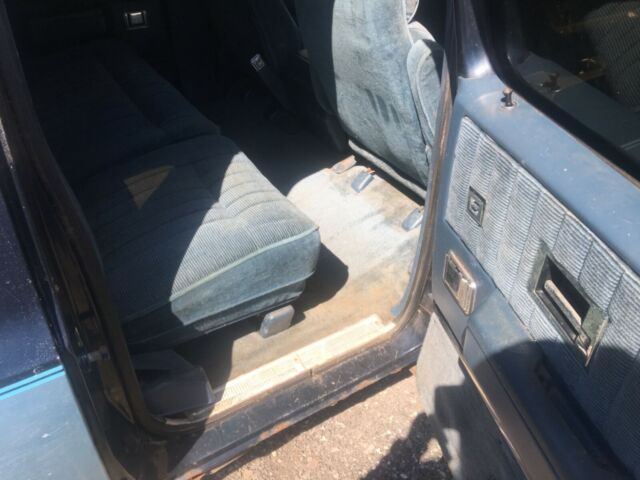 1990 Blue Chevrolet Suburban SUV