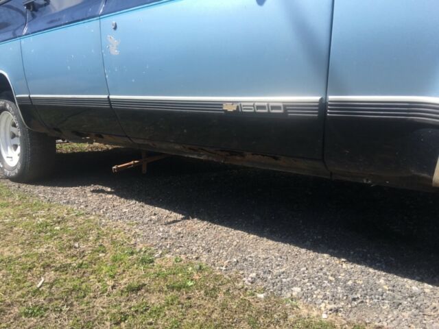 1990 Blue Chevrolet Suburban SUV