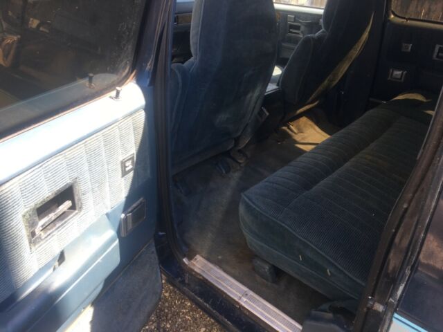 1990 Blue Chevrolet Suburban SUV