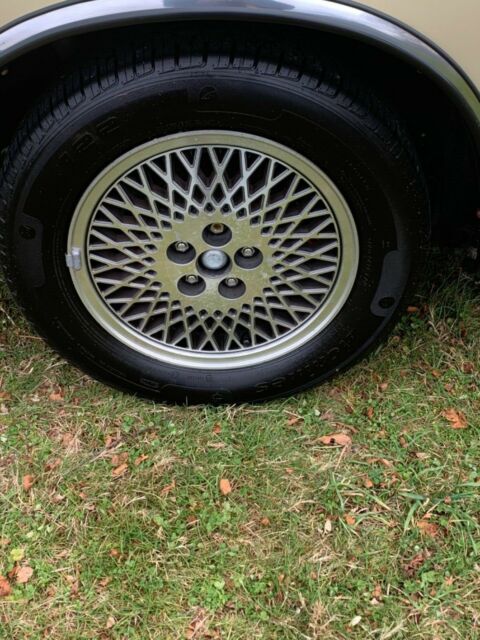 1990 Light Yellow / Crystal Coat Chrysler Levante Convertible