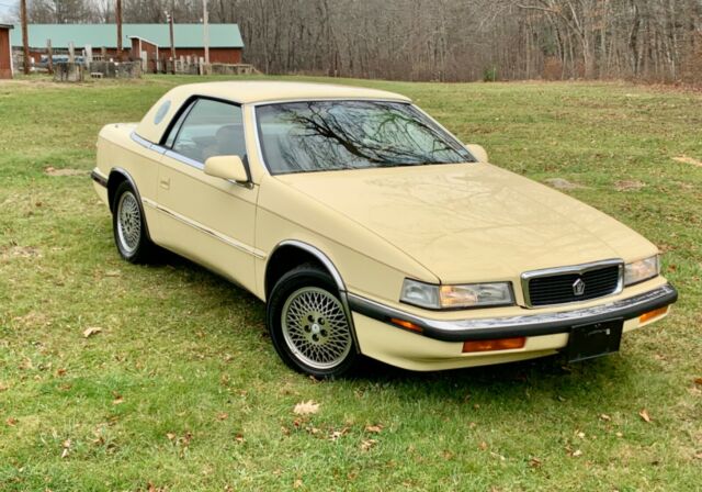 1990 Light Yellow / Crystal Coat Chrysler Levante Convertible