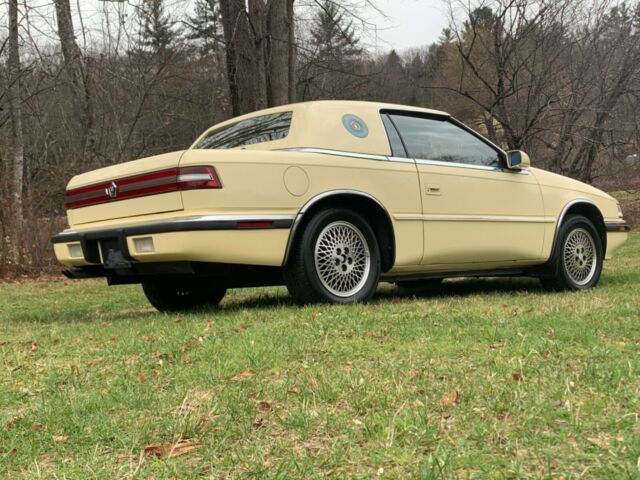 1990 Light Yellow / Crystal Coat Chrysler Levante Convertible