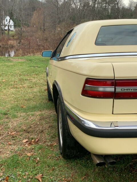 1990 Light Yellow / Crystal Coat Chrysler Levante Convertible