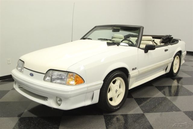 1990 White Ford Mustang