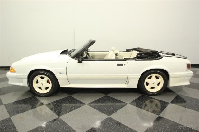1990 White Ford Mustang