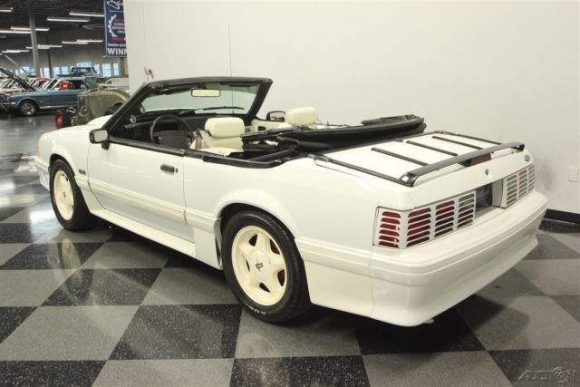 1990 White Ford Mustang
