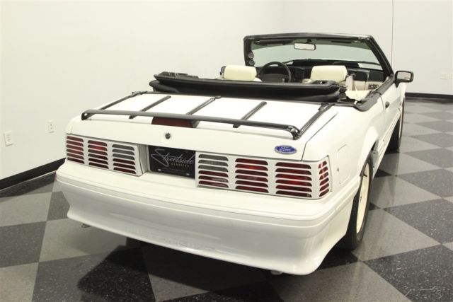 1990 White Ford Mustang