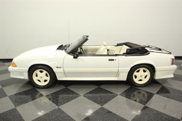1990 White Ford Mustang