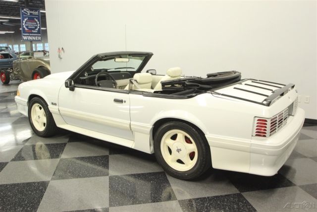 1990 White Ford Mustang