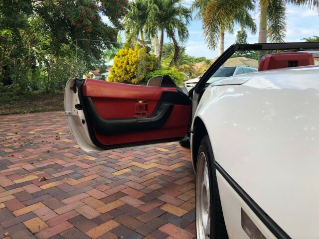1990 White Chevrolet Corvette Convertible