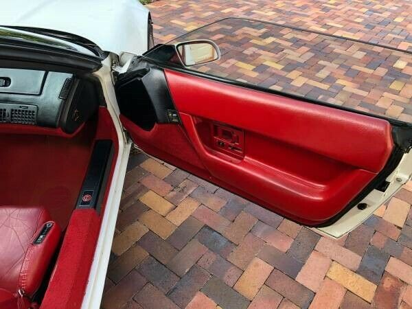 1990 White Chevrolet Corvette Convertible