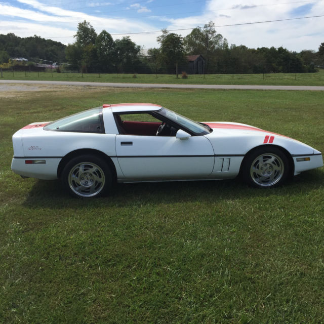 1990 White Chevrolet Corvette Coupe
