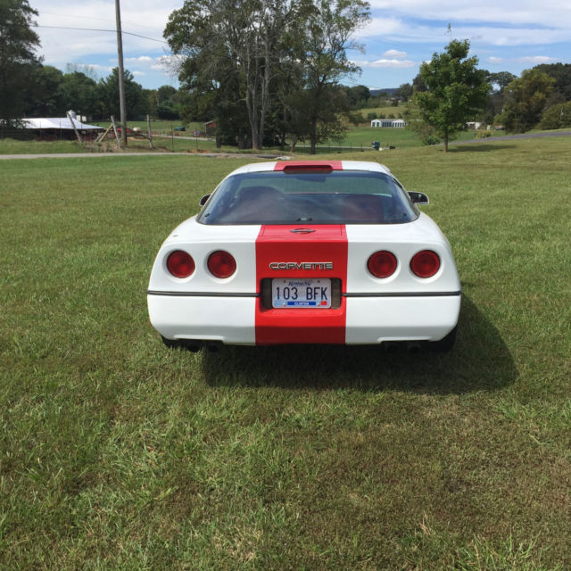 1990 White Chevrolet Corvette Coupe