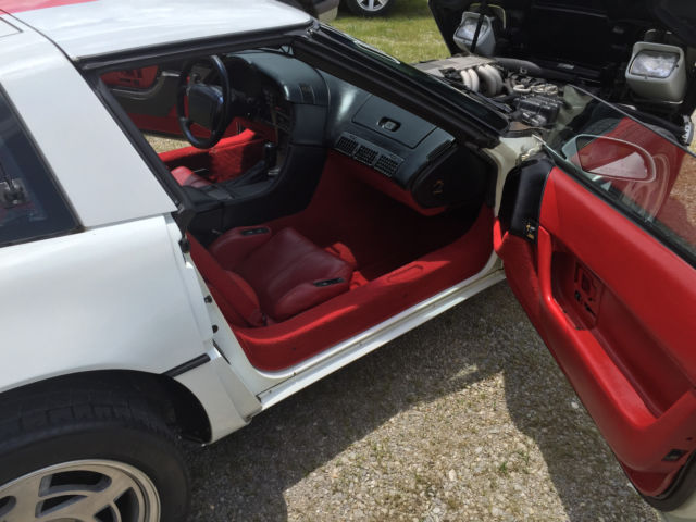 1990 White Chevrolet Corvette Coupe