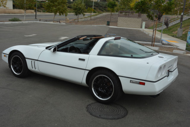 1990 White Chevrolet Corvette Coupe