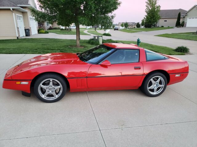 1990 Red Chevrolet Corvette Coupe