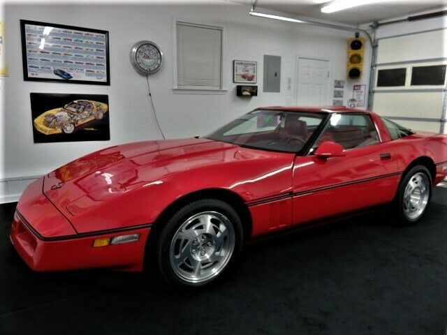 1990 Red Chevrolet Corvette Coupe