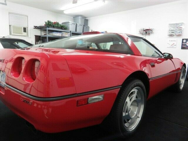 1990 Red Chevrolet Corvette Coupe