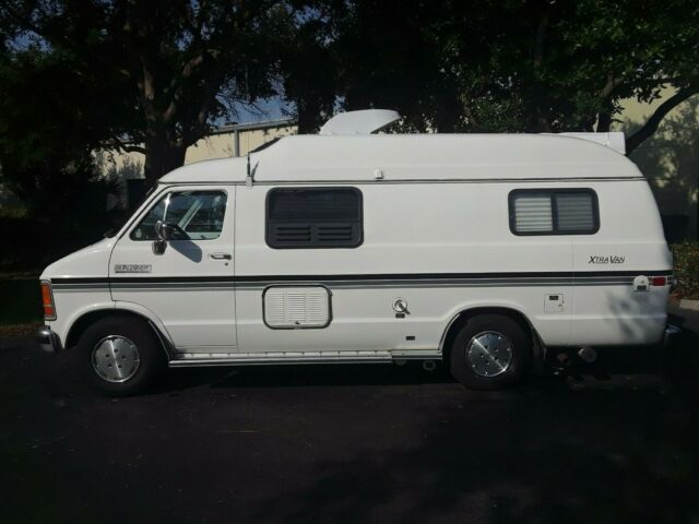 1990 White Dodge Ram Van Extended Passenger Van