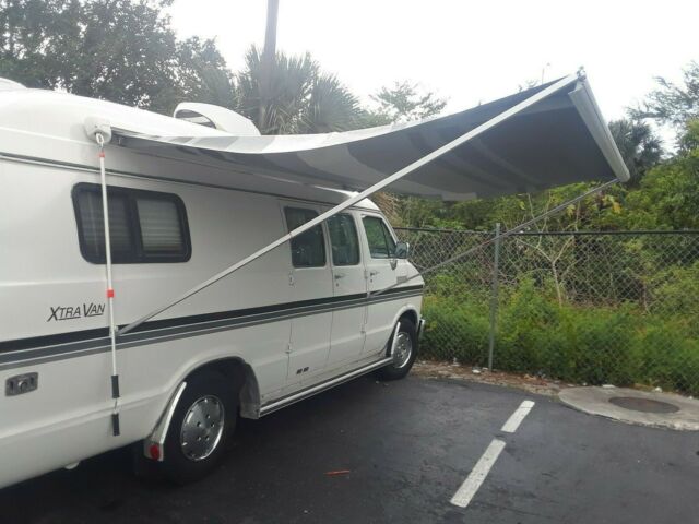 1990 White Dodge Ram Van Extended Passenger Van