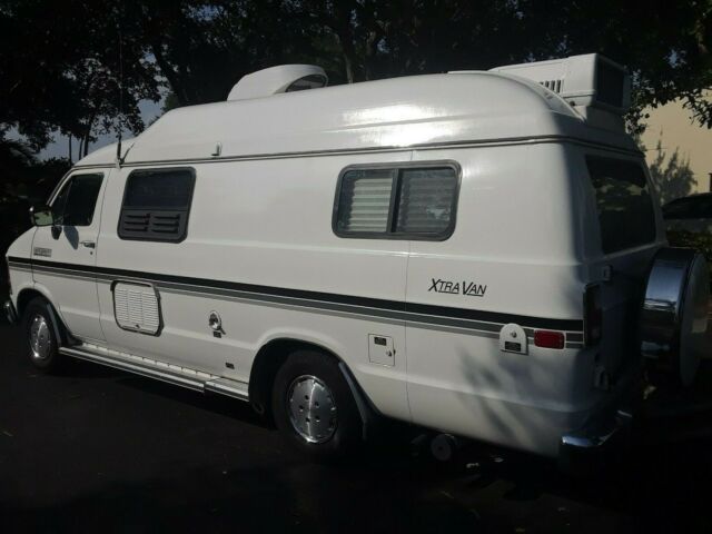 1990 White Dodge Ram Van Extended Passenger Van