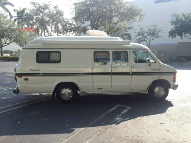 1990 White Dodge Ram Van Extended Passenger Van