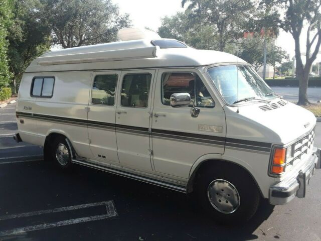 1990 White Dodge Ram Van Extended Passenger Van