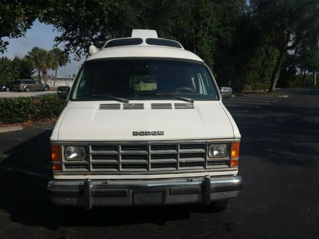 1990 White Dodge Ram Van Extended Passenger Van