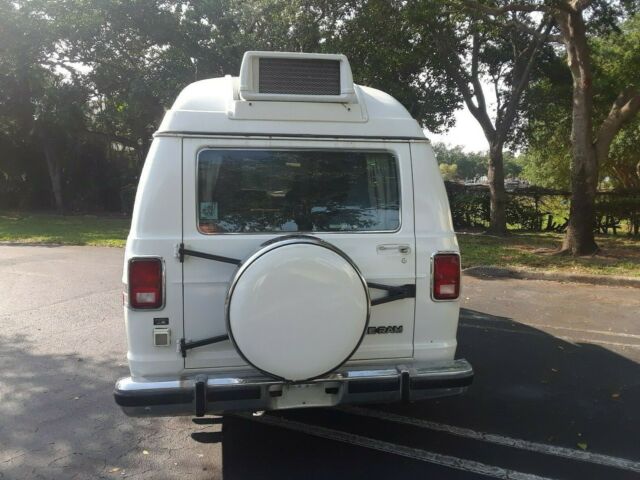 1990 White Dodge Ram Van Extended Passenger Van