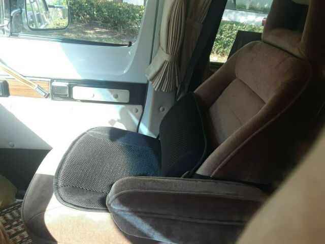 1990 White Dodge Ram Van Extended Passenger Van