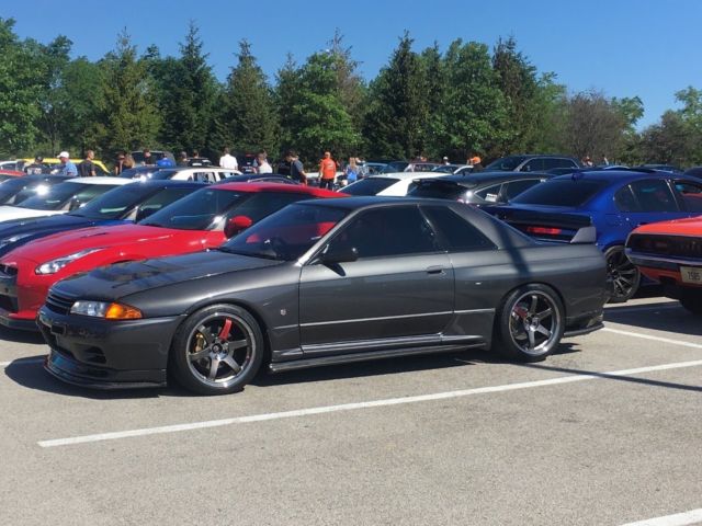 1990 Gray Nissan GT-R Coupe